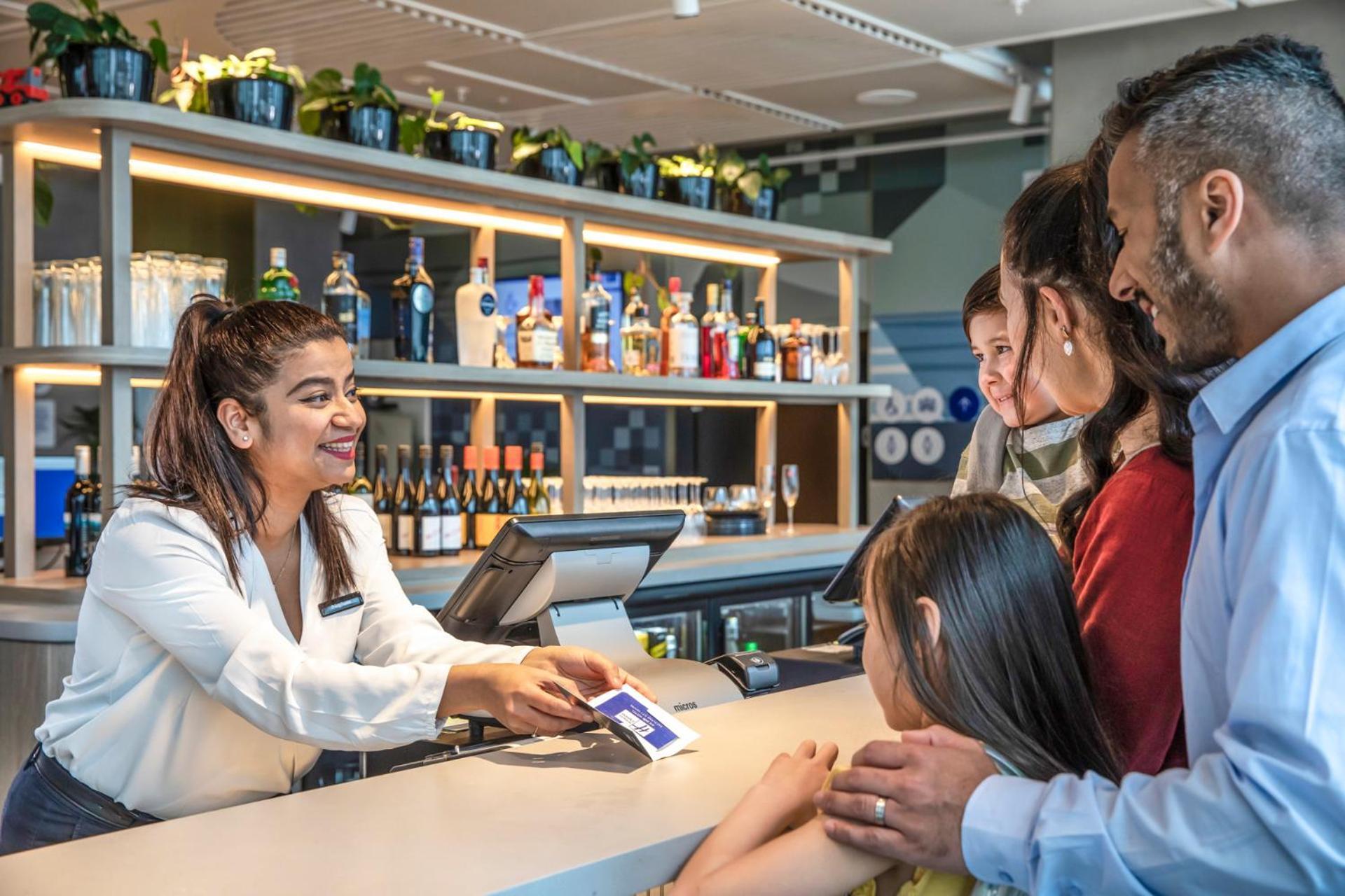 Holiday Inn Express Auckland City Centre By Ihg Bagian luar foto